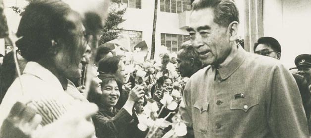 1971年，周恩来总理陪同越南总理范文同视察医院，并观看了针刺麻醉术